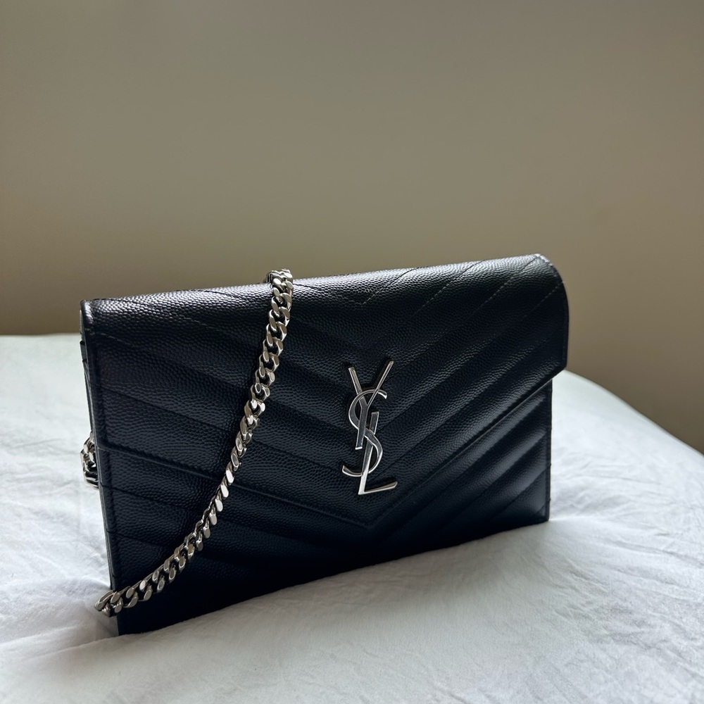 YSL CASSANDRE ENVELOPE CHAIN WALLET IN GRAIN DE POUDRE LEATHER
